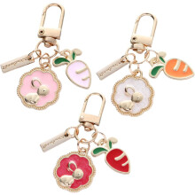 3-teiliges Osterhasen-Schlüsselanhänger-Set mit Karottenanhänger aus Metall, niedliche Schlüsselring-Anhänger in Rot, Rosa und Weiß