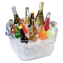 Balde de gelo quadrado transparente para bebidas com 17,75 litros de capacidade.
