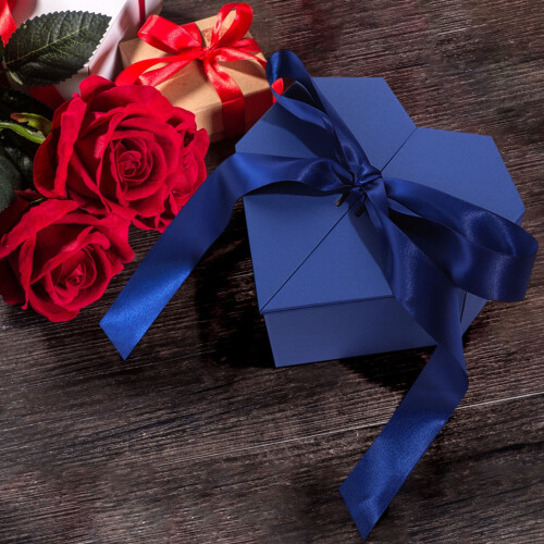Herzförmige Geschenkbox mit Deckel und Schleife, 1 Stück