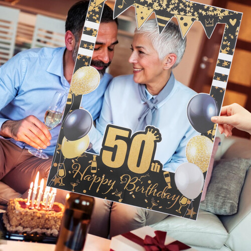 Set composto da cornice per photo booth e occhiali da sole per il 50 compleanno.