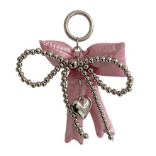 Metallischer Herz-Schleifen-Schlüsselanhänger,-Rosa