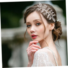 Bruidshaaraccessoire met strasssteentjes, bruidshaarkam voor bruiden, zijkam met detailversiering.