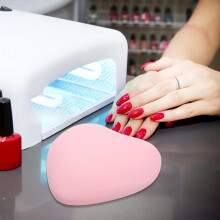 Herzförmiges Maniküre-Handkissen, rosa, weiches Armkissen für Nageldesigner, geeignet für den Salongebrauch und als Unterstützung für Nagelkunst