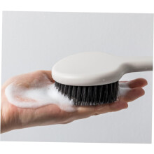 Rugborstel met lange steel voor massage van de onderrug, lichaamsborstel voor gebruik onder de douche of in de badkamer.