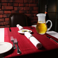 Carafe à vin en verre de 500 ml avec poignée, idéale pour les repas et les réceptions à la maison.