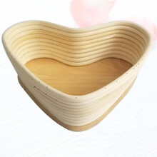 Cesta de fermentación con forma de corazón y tapa antiadherente para panes artesanales y de masa madre.