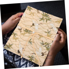 Étui de livre en tissu ajustable format A5 avec motif de grues dorées. Pochette de livre en tissu délicat.