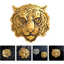 Tigris hajtókás jelvény fém bross csipesz férfi öltönygallérhoz, dekoratív férfi galléros tigris bross kiegészítő