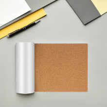 Selbstklebende Korkplatte auf Rolle für Wände, Möbel und Bastelprojekte. Material: Kork, leicht zu kleben.