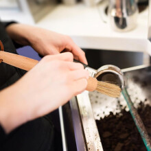 Kaffeereinigungsbürste, 2er-Pack, Holzgriff aus Buchenholz, Espressomaschinenbürste, effektive Reinigung, komfortabler Griff, Kaffeeutensilien