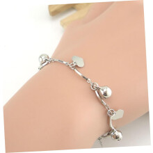 Zilveren enkelketting, verfijnd enkelsieraad, romantische voetketting met hartje, modieuze enkelband voor dames, casual zomerkleding.