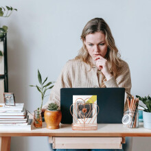 Serre-livres en fer doré au design épuré et au style chic et délicat, empêchant les livres de bouger