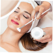 Ensemble de 2 pinceaux pour masque facial, fabriqués en matière synthétique pour une application facile des ingrédients de soin.
