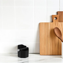 Kaffeesatzauffangbehälter aus schwarzem Edelstahl, kompaktes Design, leicht zu reinigen, runder Espressobehälter