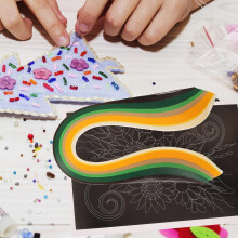 Papierquilling-Set für Erwachsene und Anfänger: Handgefertigte dreidimensionale Blumen aus Papierstreifen