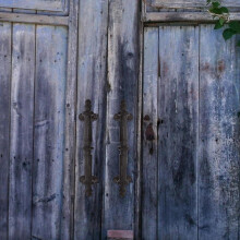 Tirador decorativo de metal para puerta, estilo vintage rústico, con encanto y elegancia, fácil instalación.