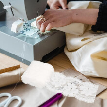 Elastische Spitzenborte, 7,5 cm breit, weiß, zum Nähen, Dekorieren für DIY-Bastelarbeiten, Kleiderherstellung und Rockkragenverzierungen