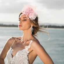 Federblumen-Haarreif aus Gaze für Damen, geeignet für Hochzeiten, Teepartys und Cosplay, Rosa