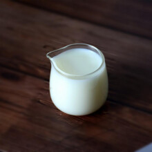 Verre à expresso épais de qualité supérieure, 50/60 ml, bec verseur unique, avec manche en bois, idéal pour verser du lait ou des sauces à