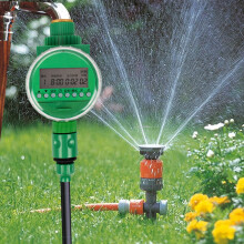 Temporizador digital programável para mangueira de jardim.