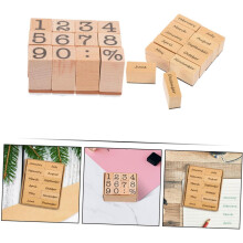 2 set di timbri in legno con i numeri dei mesi, con disegni geometrici e con i numeri dei mesi in inglese.