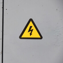 30 autocollants d'avertissement pour clôture électrique - Étiquettes de sécurité triangulaires jaunes - Panneaux de sécurité haute tension