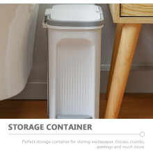 Poubelle de salle de bain ovale en plastique avec pédale, robuste et pratique.