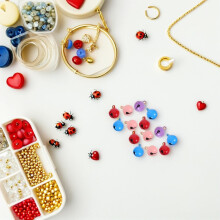 100 Stück kleine Metallglöckchen für DIY-Weihnachtsdekorationen, Haustierhalsbänder und Schmuckherstellung
