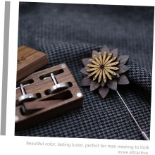 Broche de solapa de madera con diseño floral creativo para hombre. Decoración elegante para traje.