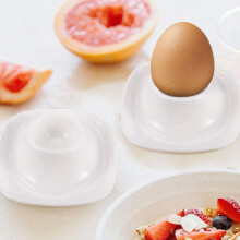 Lot de 2 coquetiers en céramique blanche pour la cuisine.