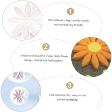 16 stuks creatieve koekjesvormen in de vorm van madeliefjes, gemaakt van plastic met een veermechanisme.