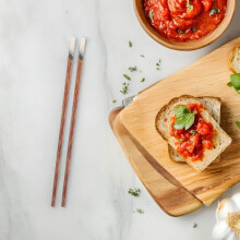 paar herbruikbare houten eetstokjes voor gezinsmaaltijden en restaurants