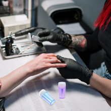 2 sets siliconen nagelstempelset voor doe-het-zelf manicure en nail art, inclusief stempelset met iriserende handgreep en stempelkoffer.