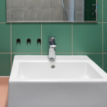 30 Stück Kunststoff-Schnallenclips, Flaschenhalterclip, Lotionpumpenverschluss, sicherer Halt, vielseitig einsetzbar, schwarz