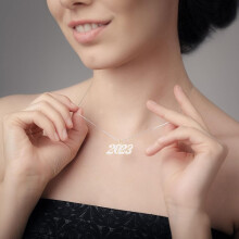 20 Stück 2023 Zahlenanhänger aus Legierung, DIY-Schmuckherstellungszubehör, gold-weißer Schlüsselanhänger, Hängeornamente