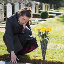 4 Friedhofsvasen mit Stäben für Blumen und Pflanzen, kegelförmig, aus ABS-Material