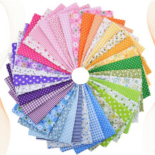 35 ks farebných štvorcov z bavlnenej látky na patchwork 25 x 25 cm, ručne vyrobené, šité, prešívané, sada látok na prešívanie