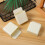Set di 4 supporti adesivi da parete per telecomandi, colore beige, organizer per telefono e controller. 7