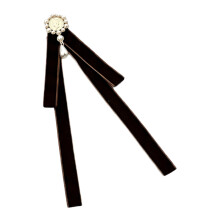 Anspruchsvolle Boutonniere aus Samt und Perlen,-Dunkelbraun