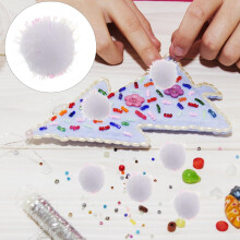 100 db fehér, 2,5 cm-es poliészter pompon golyó, barkács kellékek, ömlesztett kiszerelésben, ruházat díszítéséhez