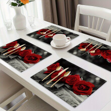 Confezione da 4 tovagliette con rose rosse, 30x45 cm, in poliestere.