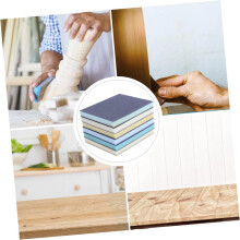Lot de 6 blocs de papier de verre et éponges abrasives pour le polissage des meubles et sols en bois.