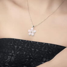 50 Stück Anhänger aus Legierung, kleine Blumenanhänger für Halsketten, leichte und zarte dekorative Anhänger