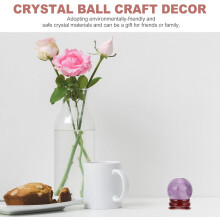 Bola de cristal púrpura con base de madera, esfera ornamental de cristal sencilla y elegante.