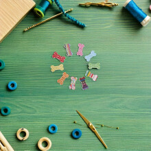 100 kpl puisia koiranluunappeja ompelunappeja scrapbookingiin tee-se-itse-askarteluihin paidan neulontaprojekteihin koristeelliset