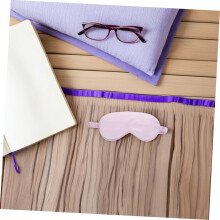 Set di mascherine per dormire in finta seta, morbide e con elastico in vita.