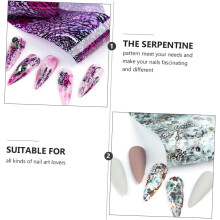 Moderiktiga nagelklistermärken för nagelkonst, serpentindesign för fester och speciella evenemang, enkla att applicera, eleganta och unika