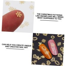 Weihnachtliche Nagelpailletten, Schneeflocken-Pailletten und weihnachtliche Nagelsticker mit Schneeflockenmotiven in verschiedenen Ausführungen