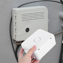 Waterdichte witte aansluitdoos voor buitencamera's, geschikt voor CCTV-domecamera's.