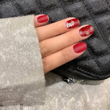 8-teiliges Set weihnachtlicher Nagelsticker mit filigranen Mustern und Dekorationen